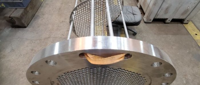 Straight tube bundle assembly